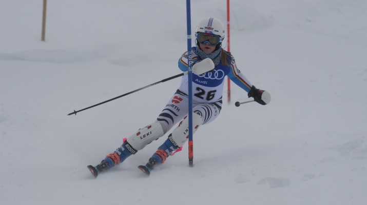 Franziska Schelle siegt in der U18 beim FIS SL in Kaltenbach
